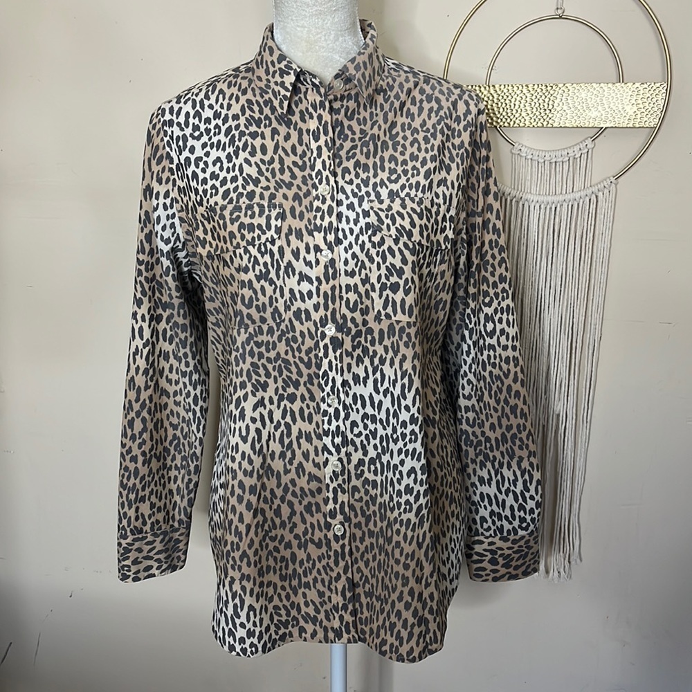 Chicos • animal leopard print button down shirt